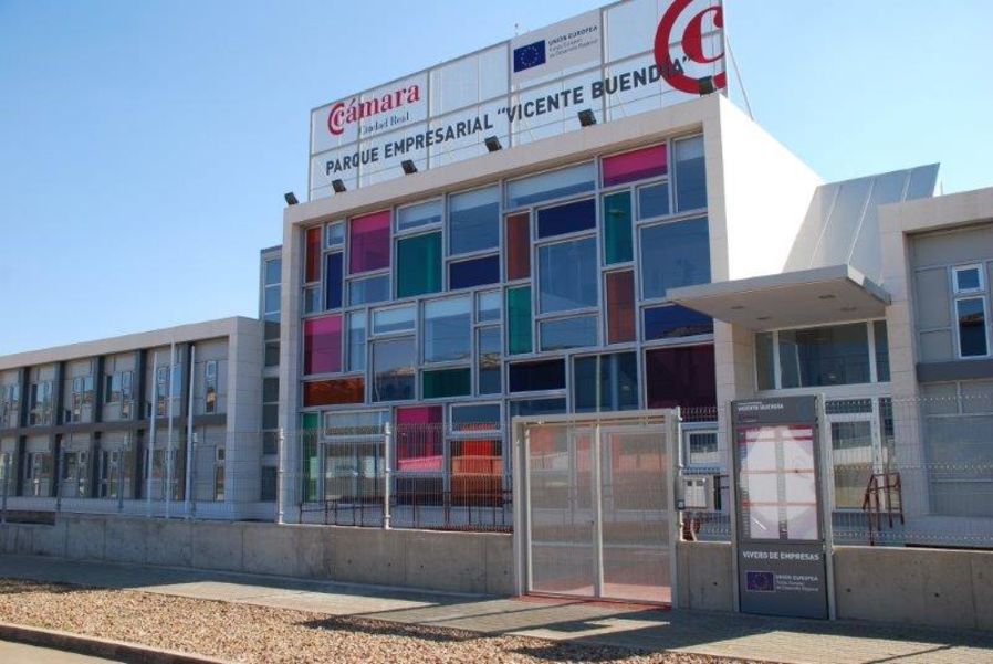 Fachada del Parque Empresarial “Vicente Buendía” de Puertollano