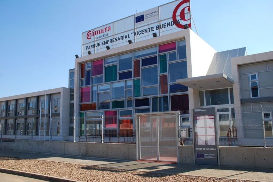 Fachada del Parque Empresarial “Vicente Buendía” de Puertollano